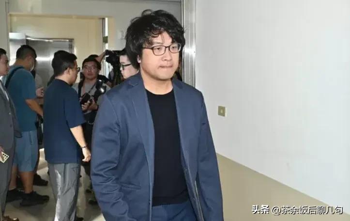 最近看“台独”分子沈伯洋那小样儿，真是又好笑又解气！大陆警方直接给他按上“涉嫌分