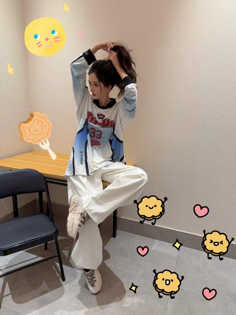 杨幂中秋营业plog杨幂祝日子和月亮一样圆！ 杨幂祝日子和月亮一样圆！ ​​​