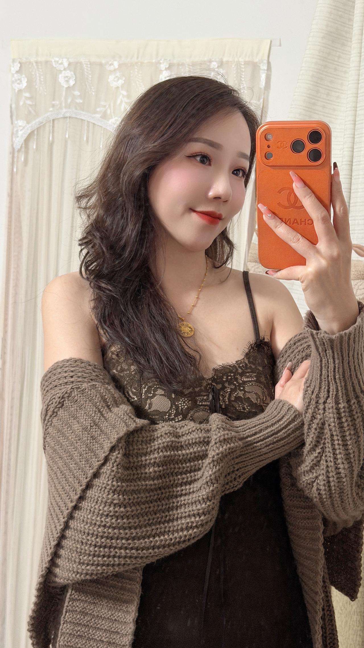 以前有用不完的热情 现在不行了 有一点不对劲就不想继续了 我用真心待任何人 但不