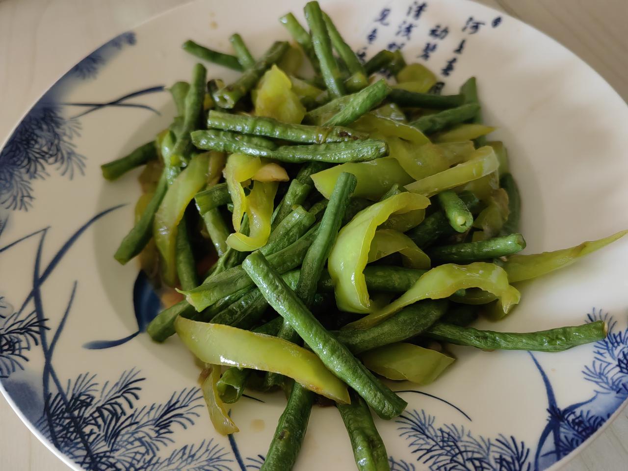 午餐。豇豆炒尖椒。双素汇。