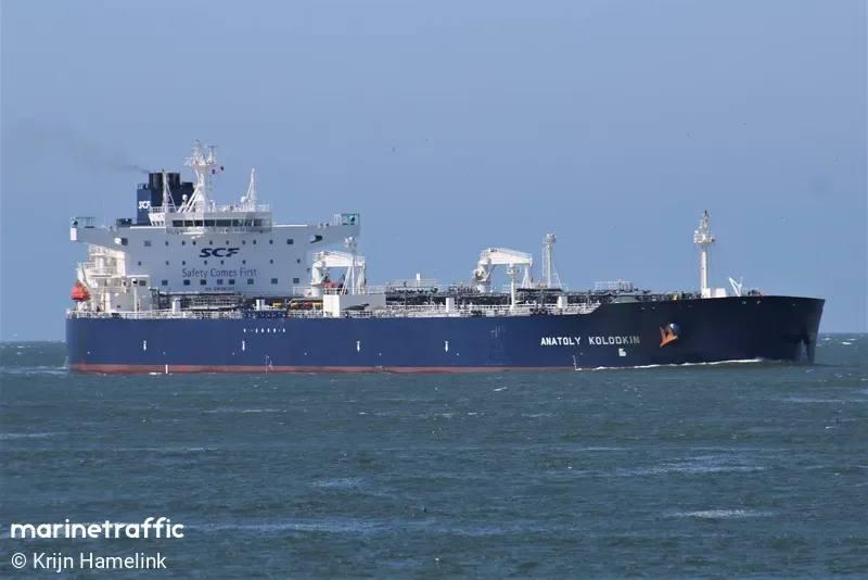 受美欧英制裁的俄罗斯油轮「阿纳托利·科洛德金号」，载着约73万桶原油正平稳驶向古