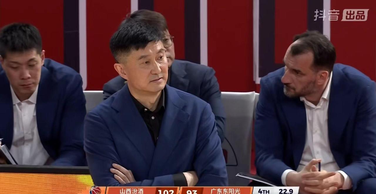 杜锋指导复出执教的第二场比赛，广东队还是没能止住颓势，客场96比106输给山西，