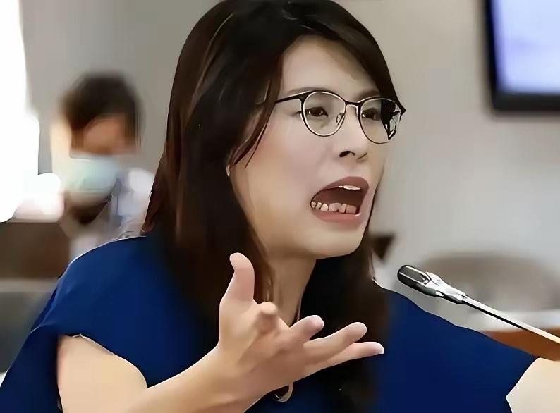 谁能想到，一个在岛内民调里被无情踩到4%谷底的“垫底王”，竟然只用了不到72小时