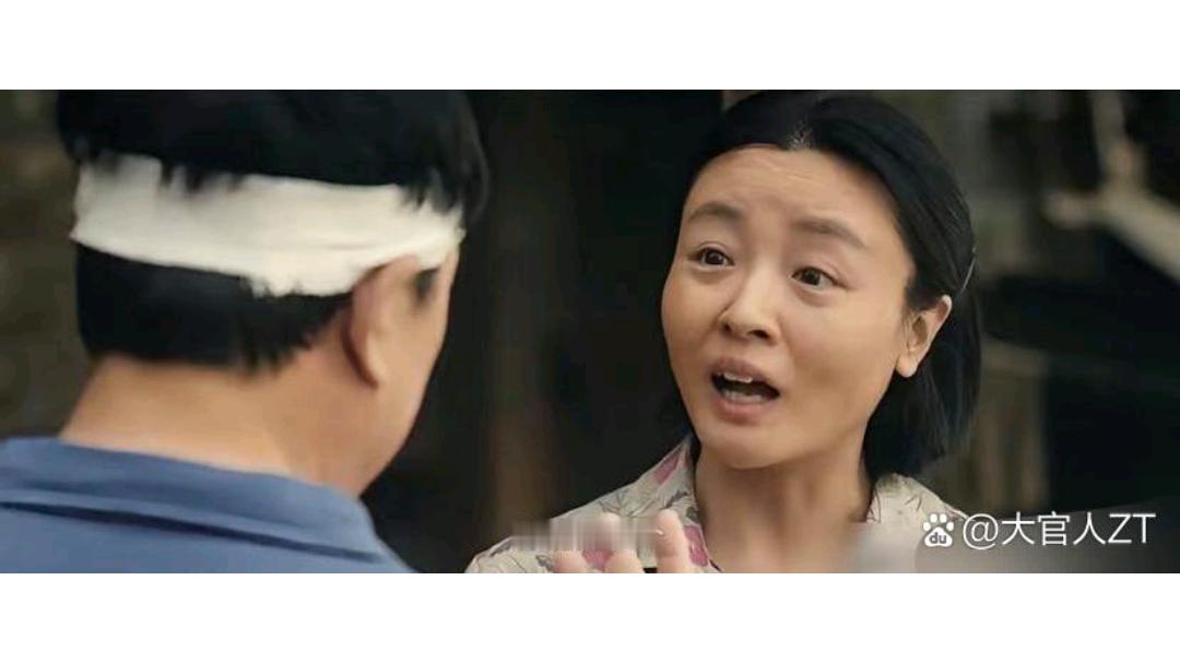 《主角》里最狠的角色，竟然是编剧自己演的! 就是那个一出场就撒泼打滚的张银娃，戏