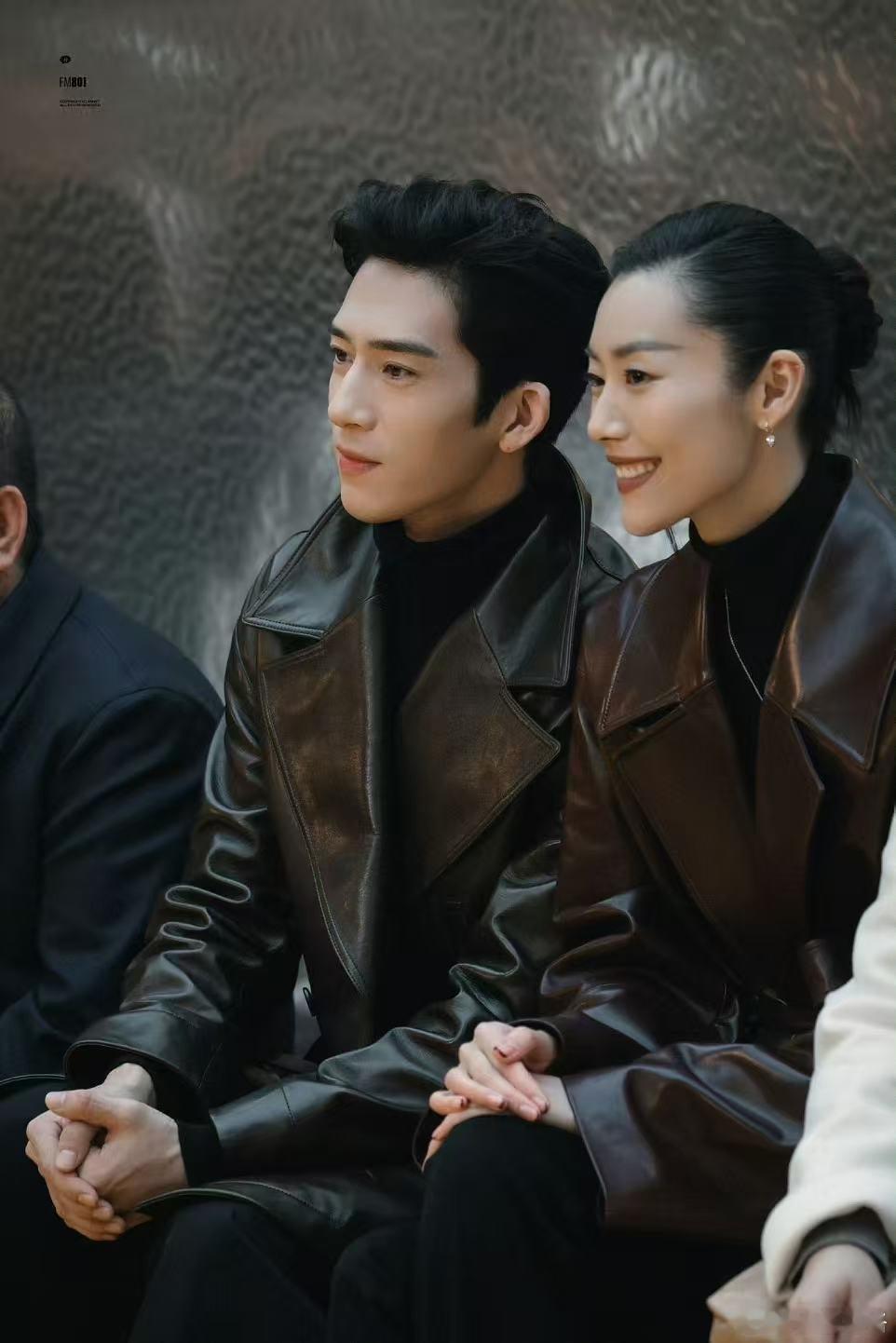 刘雯井柏然秀场合体刘雯井柏然情侣装合体 无需刻意互动，同框即是焦点。刘雯与井柏然