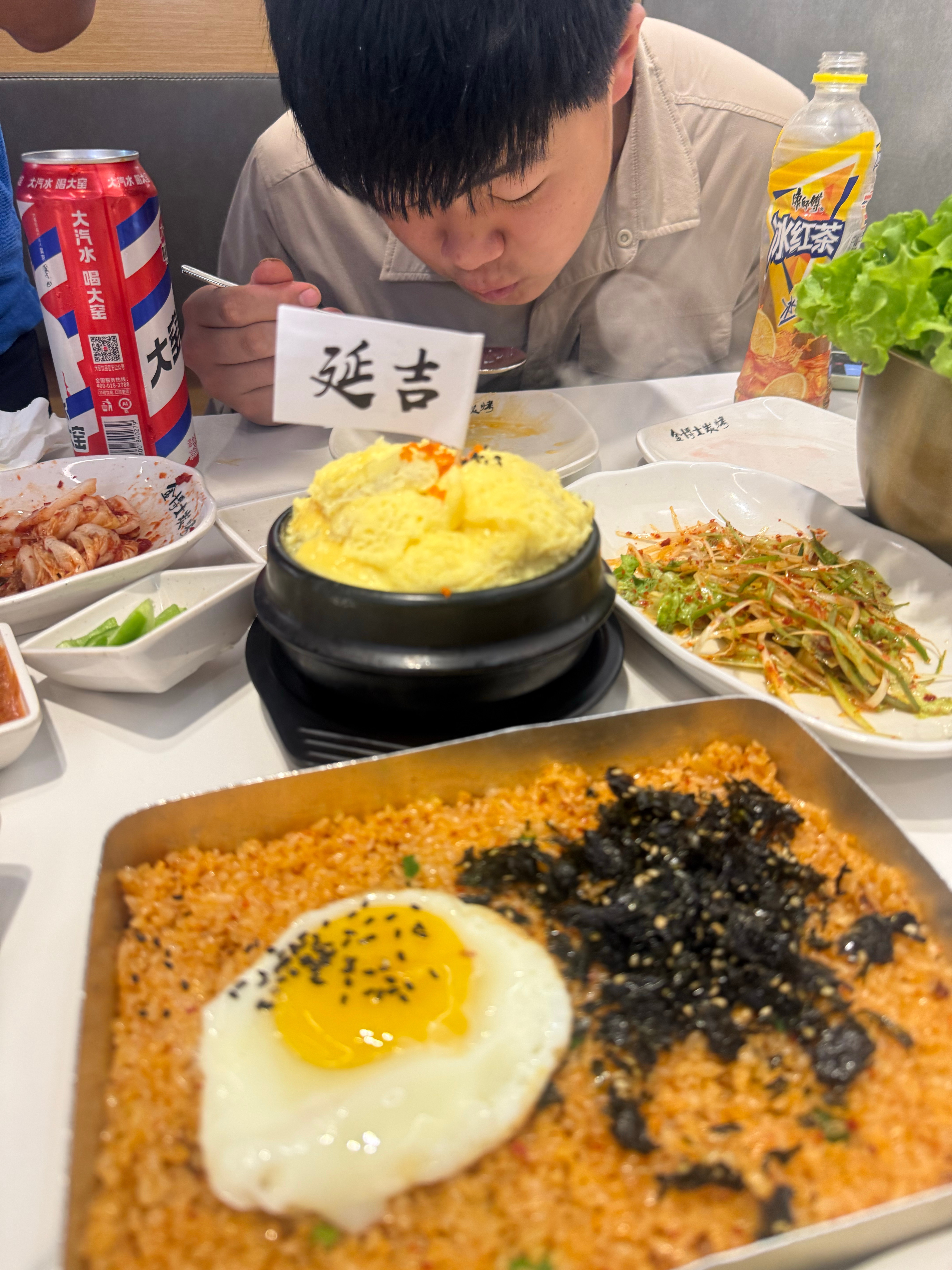 来延吉吃烤肉了毛毛点了一碗上海面都说延吉烤肉好吃但我觉得这个烤肉不如我在北京吃的