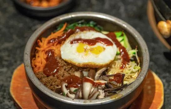 韩式拌饭拌的竟然是祭祀剩下来的饭？那它凭何闻名世界？

提及拌饭，很多国人都知晓