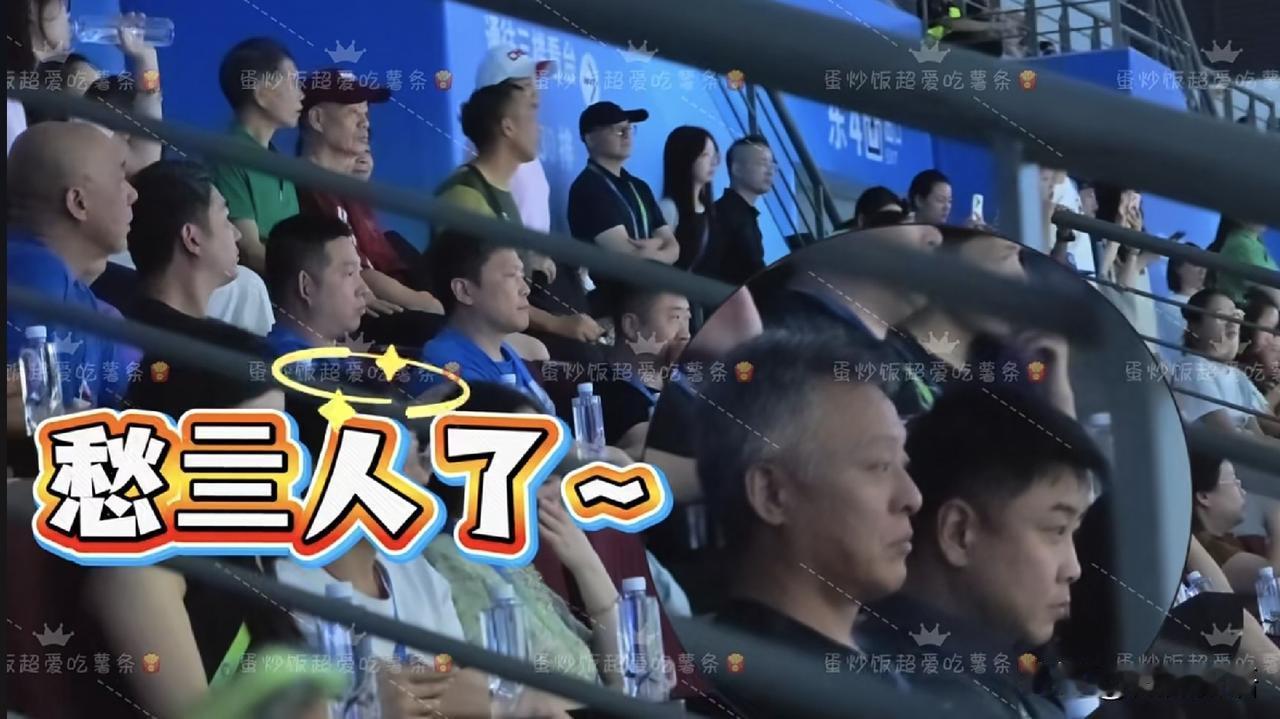 看男双比赛把王皓愁的，都看天了。
今天晚上的全锦赛男双1/4决赛，国乒男队教练都