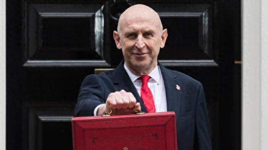 百亿英镑援助落地，英国这次援乌，根本不是单纯送钱！