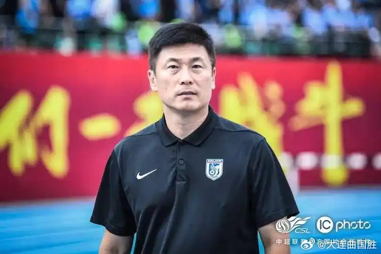 中超联赛大连英博vs上海海港 大连队比赛，不上大连银？我就不同意！面对强手，大连