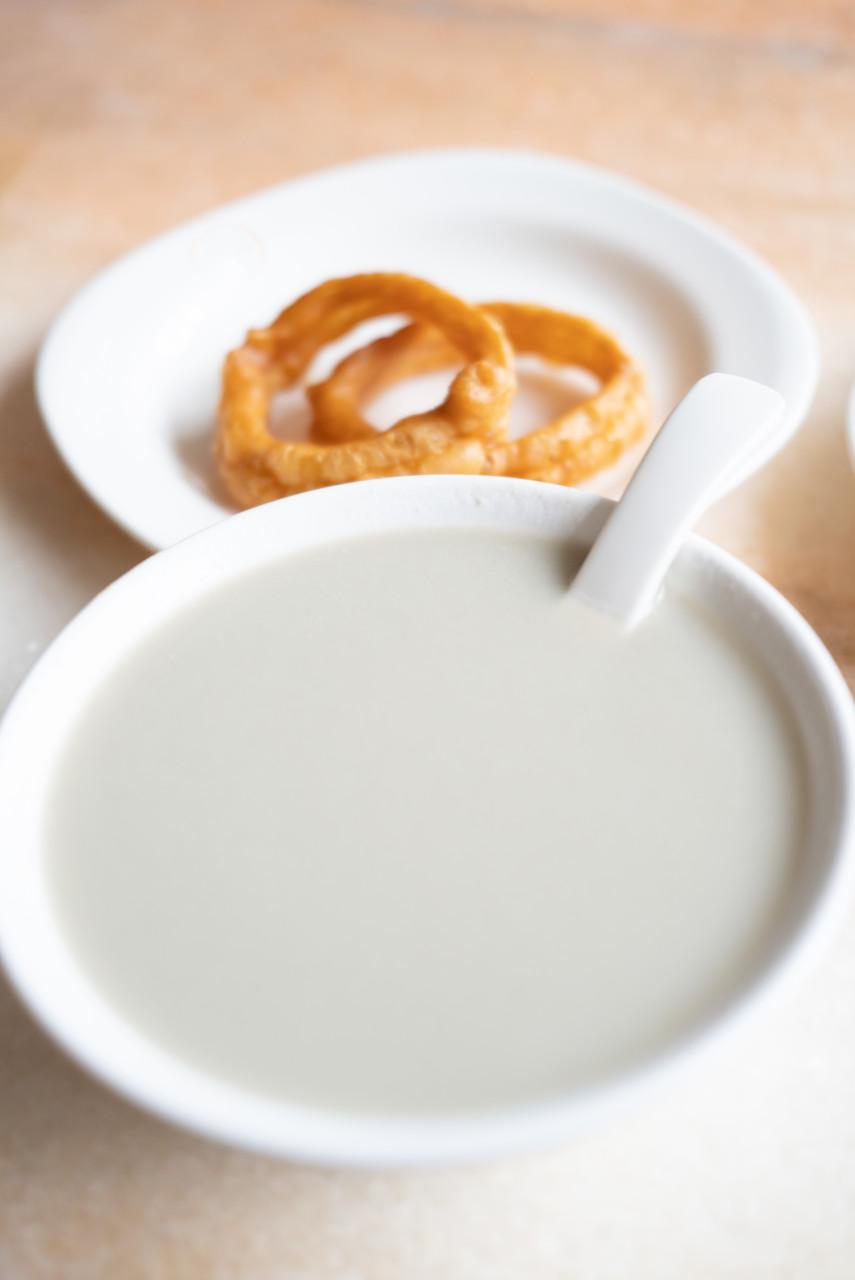 讲到北京，第一时间会想到的是其丰富的历史文化遗产、重要的政治地位以及独特的城市风