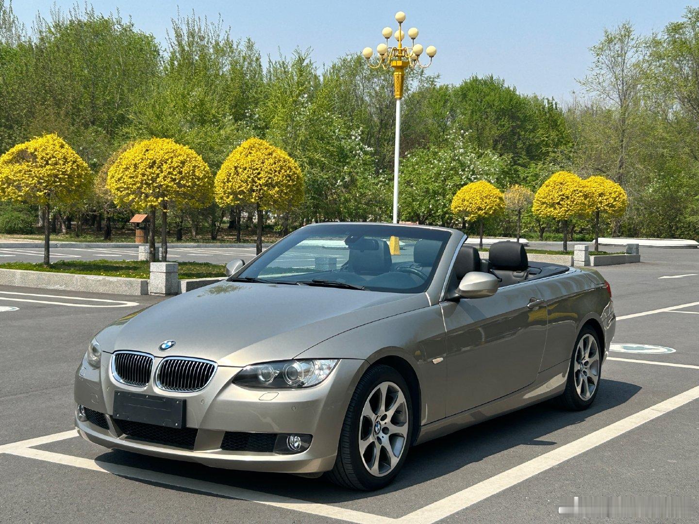 「车型」宝马3系「配置」E93 330i「初次登记日期」2011年1月「颜色」开