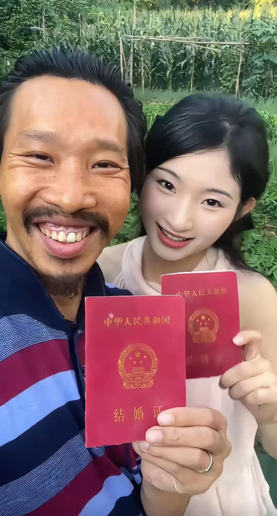 他有钞能力吗？不太像
他很帅吗？跟帅也不沾边
他是明星吗？都没听说过
那他是有什