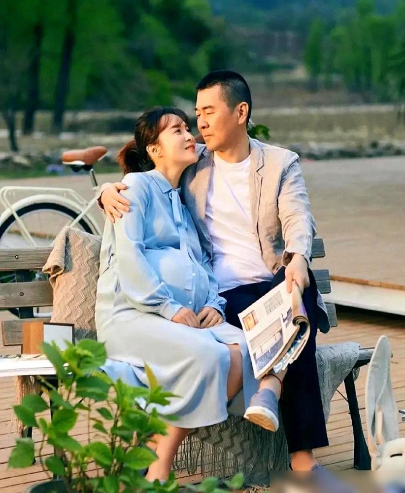 陈建斌这男人绝了！被全网骂了二十年“负心汉”，竟然偷偷把全部房产都给了蒋勤勤！