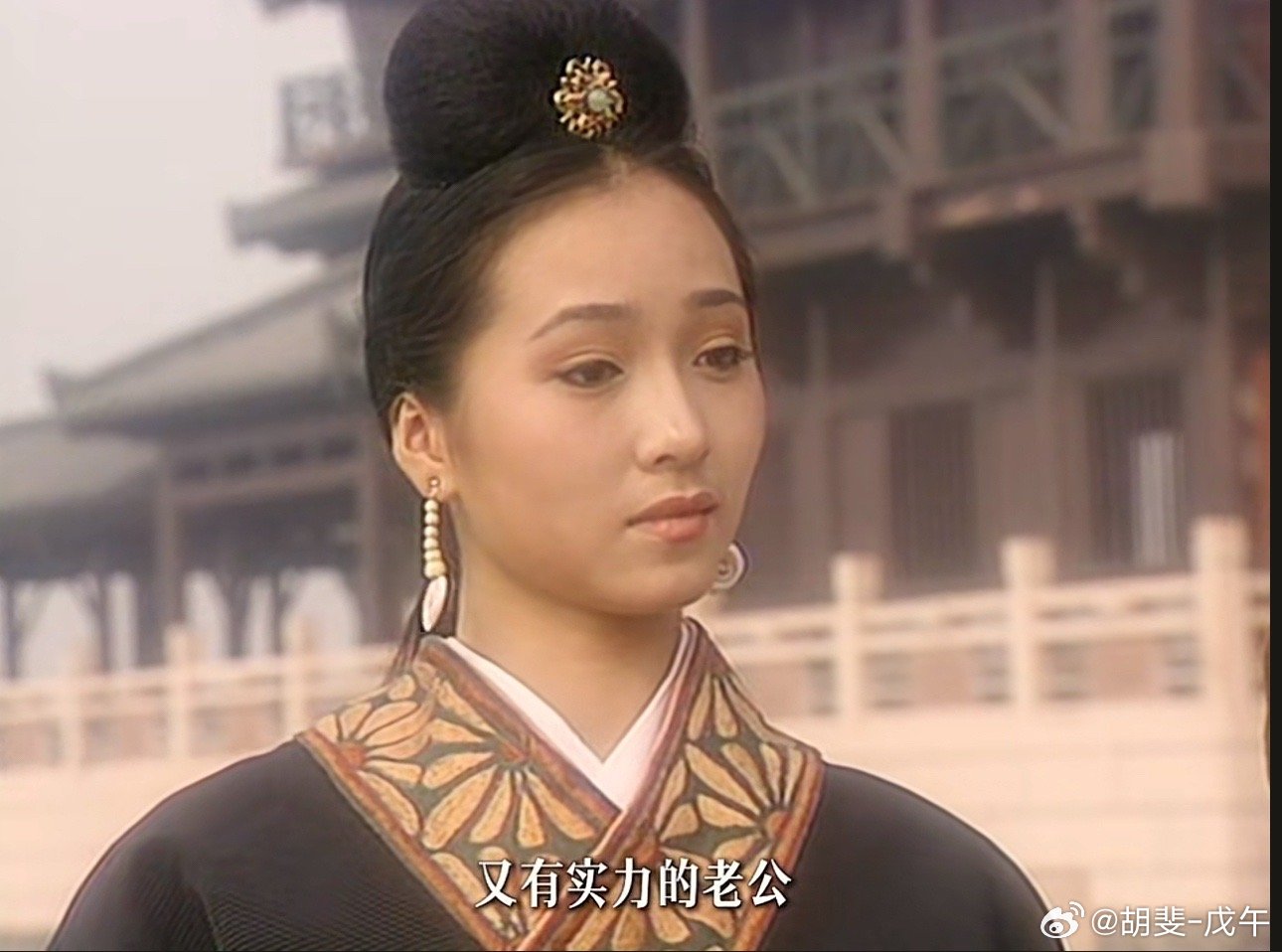 无惧岁月，卓然而立，美丽盛放，自成光芒，温婉如玉，静若处子，心润如斯 