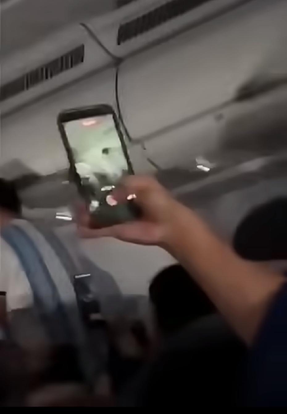 阿根廷夺冠！一位西班牙机长在空中，对本机上阿根廷乘客居多的情况下，说：世界杯决赛