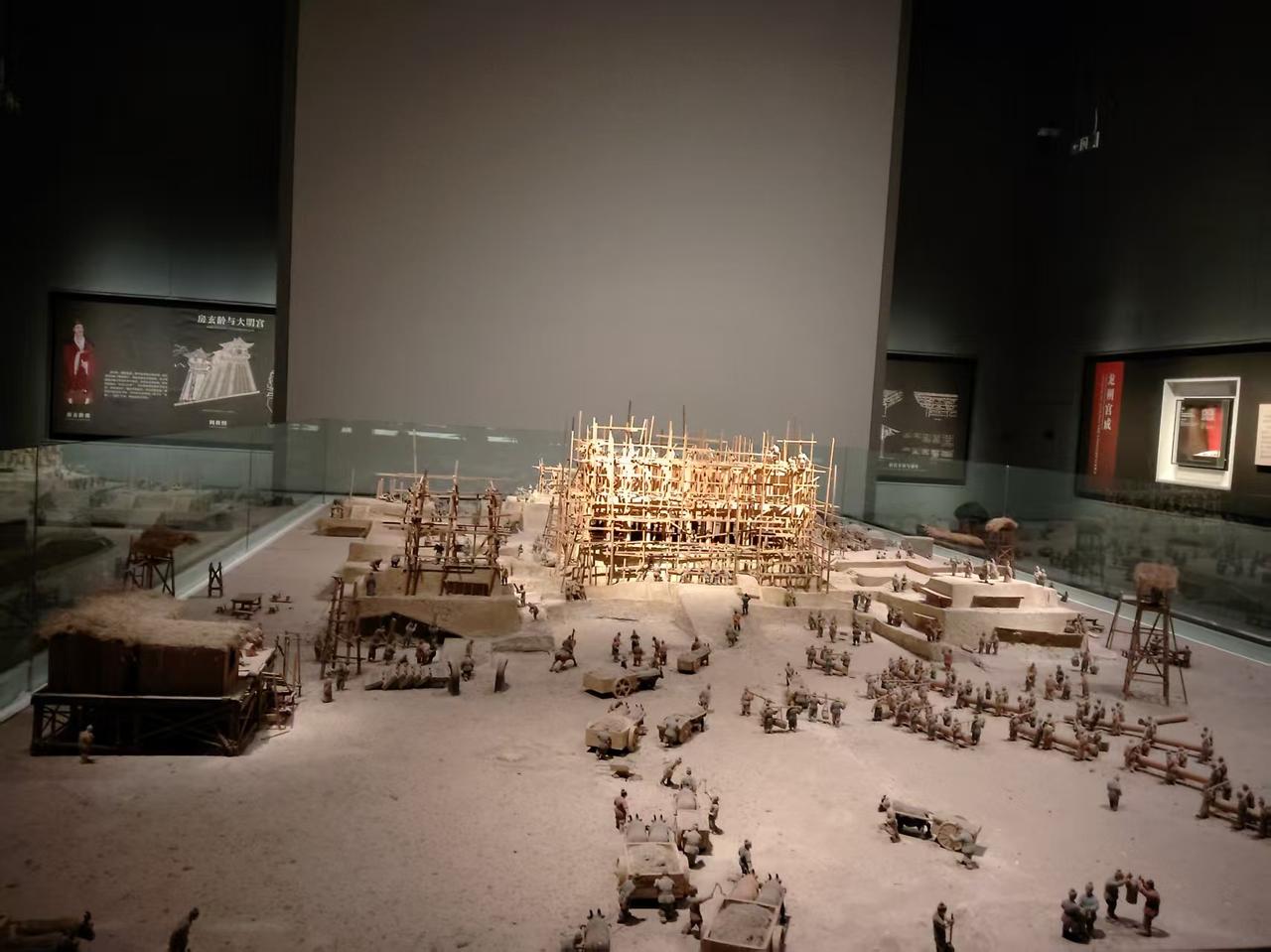 乐山大佛:     我该认谁当爹？

海通和尚:      当然是我了，是我先开