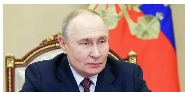 普京罕见地点头愿意用被冻结的3000亿美元资产为乌克兰“买单”；另一边特朗普政府