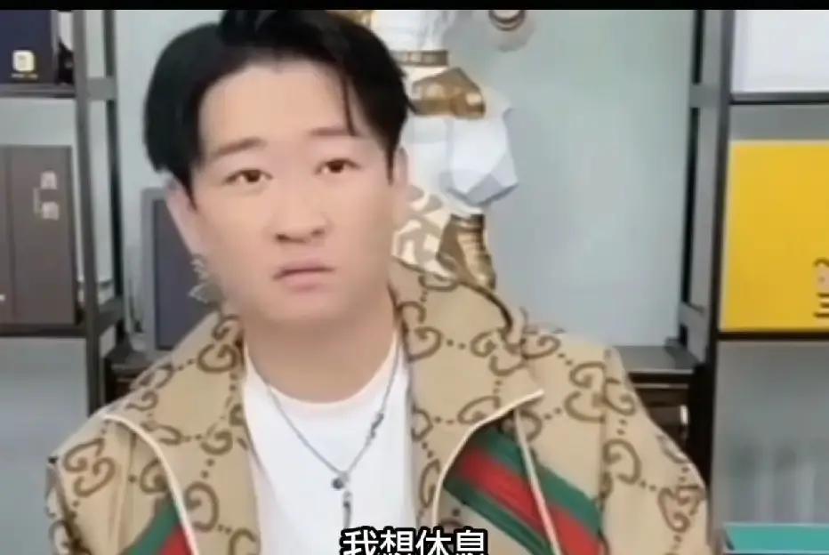 曹云金在直播间突然说撑不住了，一个月光发工资就两百万，自己一停整个团队得喝西北风