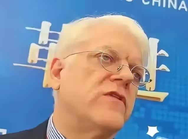 有位美国教授在熊猫待了不少年头，最近留意到一个挺有意思的事儿：网上讨论俄乌战争和