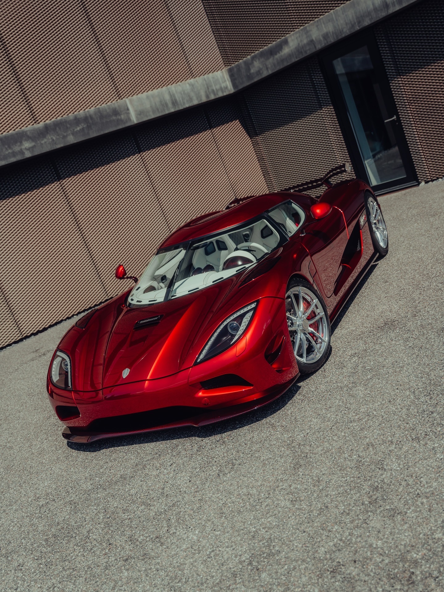 这款科尼赛克Agera R糖果苹果红版碳纤维与纯肾上腺素的完美结合。每个曲线都经