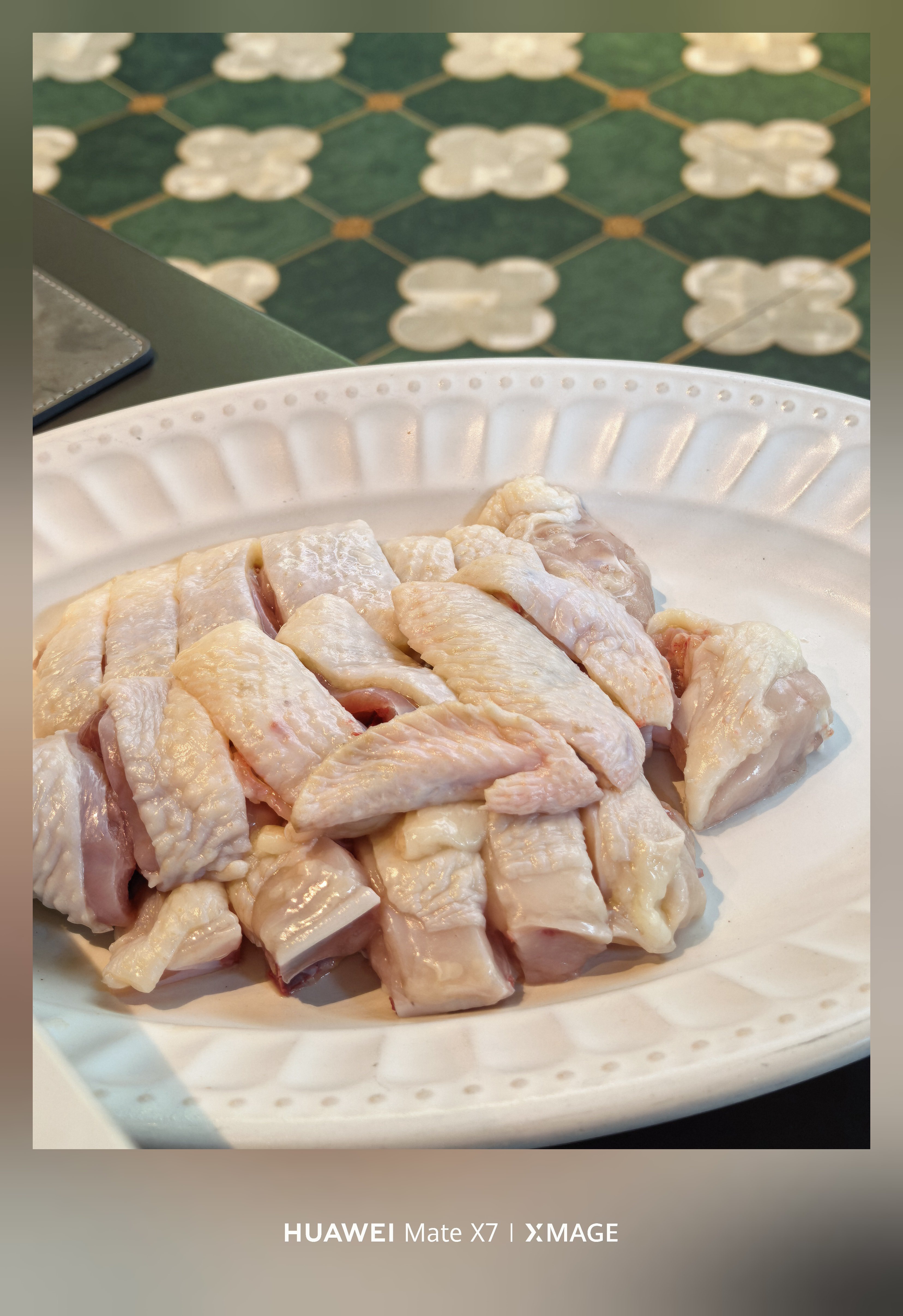 在海南必须得吃椰子鸡，这家店说这是正宗走地文昌鸡