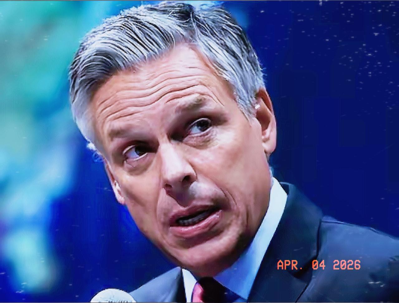 一位退休的美国大使说他这辈子都忘不了一句话。一个中国官员当年私下跟他讲：谢谢你们