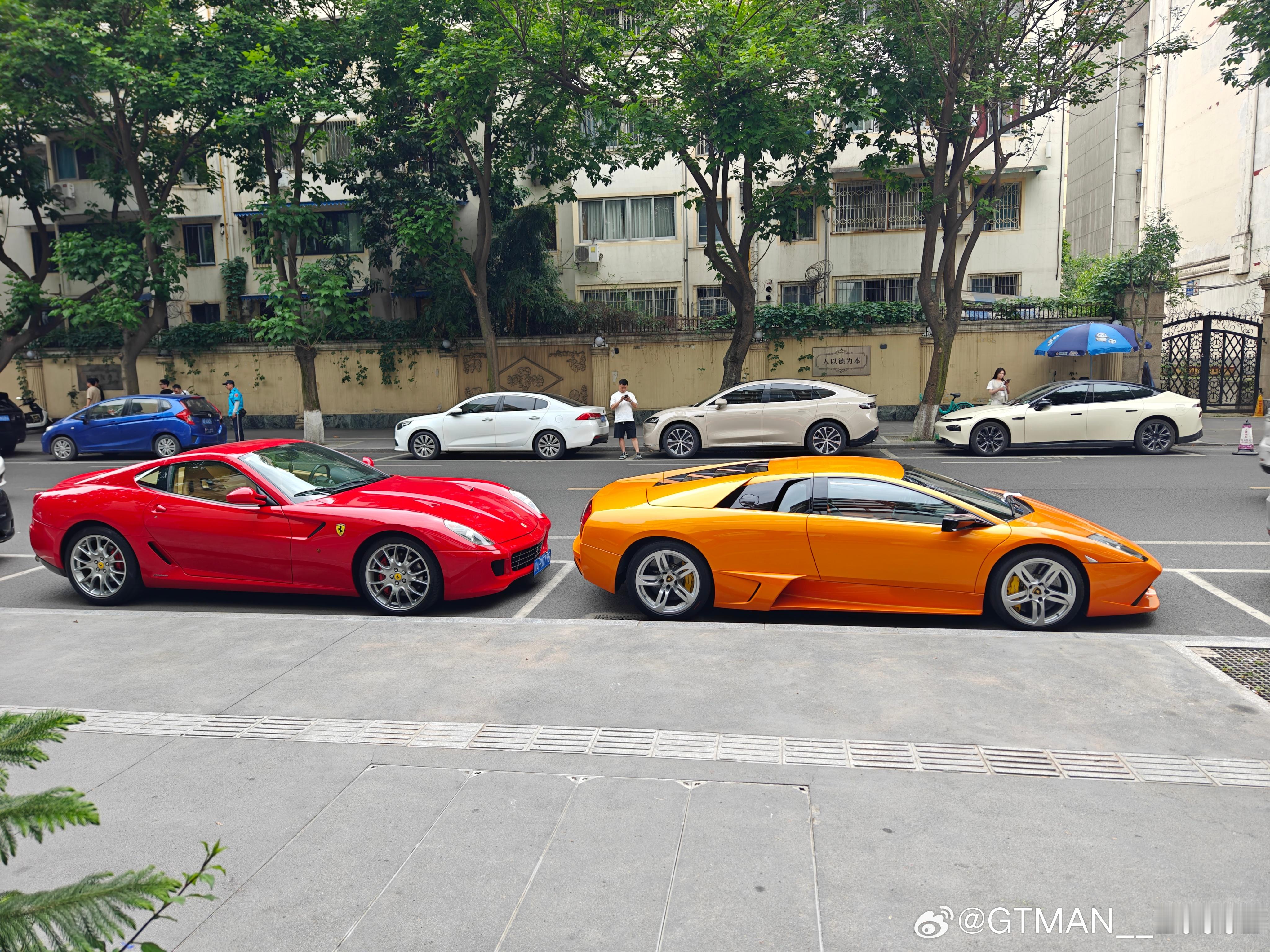 还得是桐梓林啊，成都其他地方性能车，跑车能见度都很低了。 ​​​