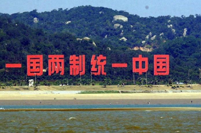 就在刚刚。
 
日本方面突然宣布了人事变动，据多家媒体报道，高市早苗的位置被推到