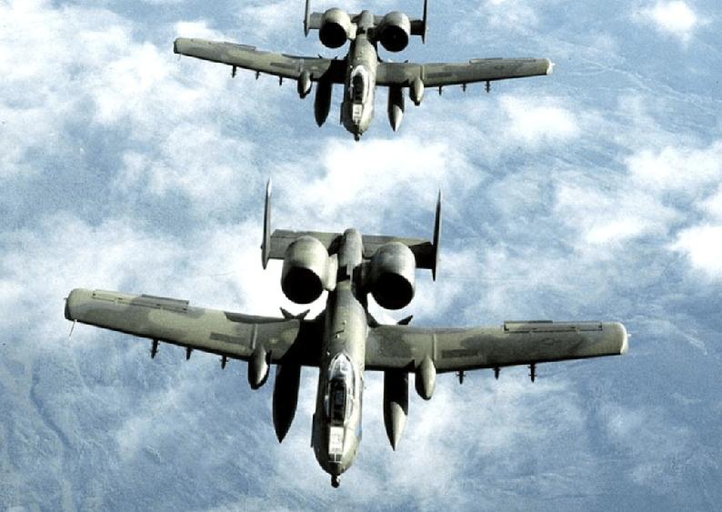 美伊开战满月之际，波斯湾空域爆发激烈空战。继美军一架F-15E「打击鹰」战机于周