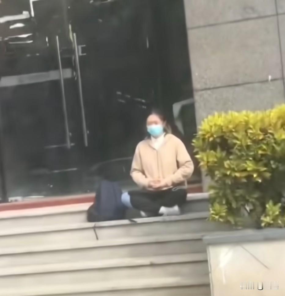 他是怎么突破这种尴尬的？