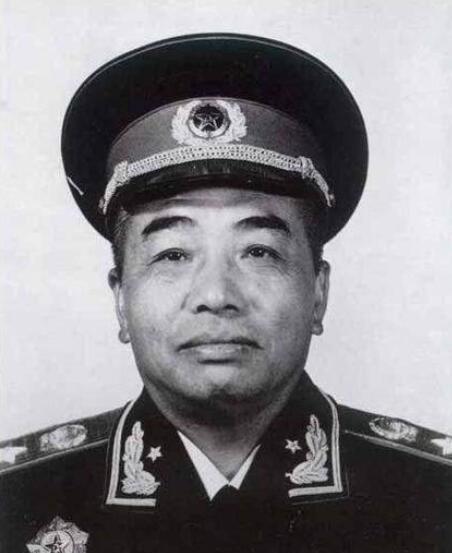 1956年彭德怀逛公园见门口挂“休息”牌，直言我们没什么见不得人的，为什么要遮遮