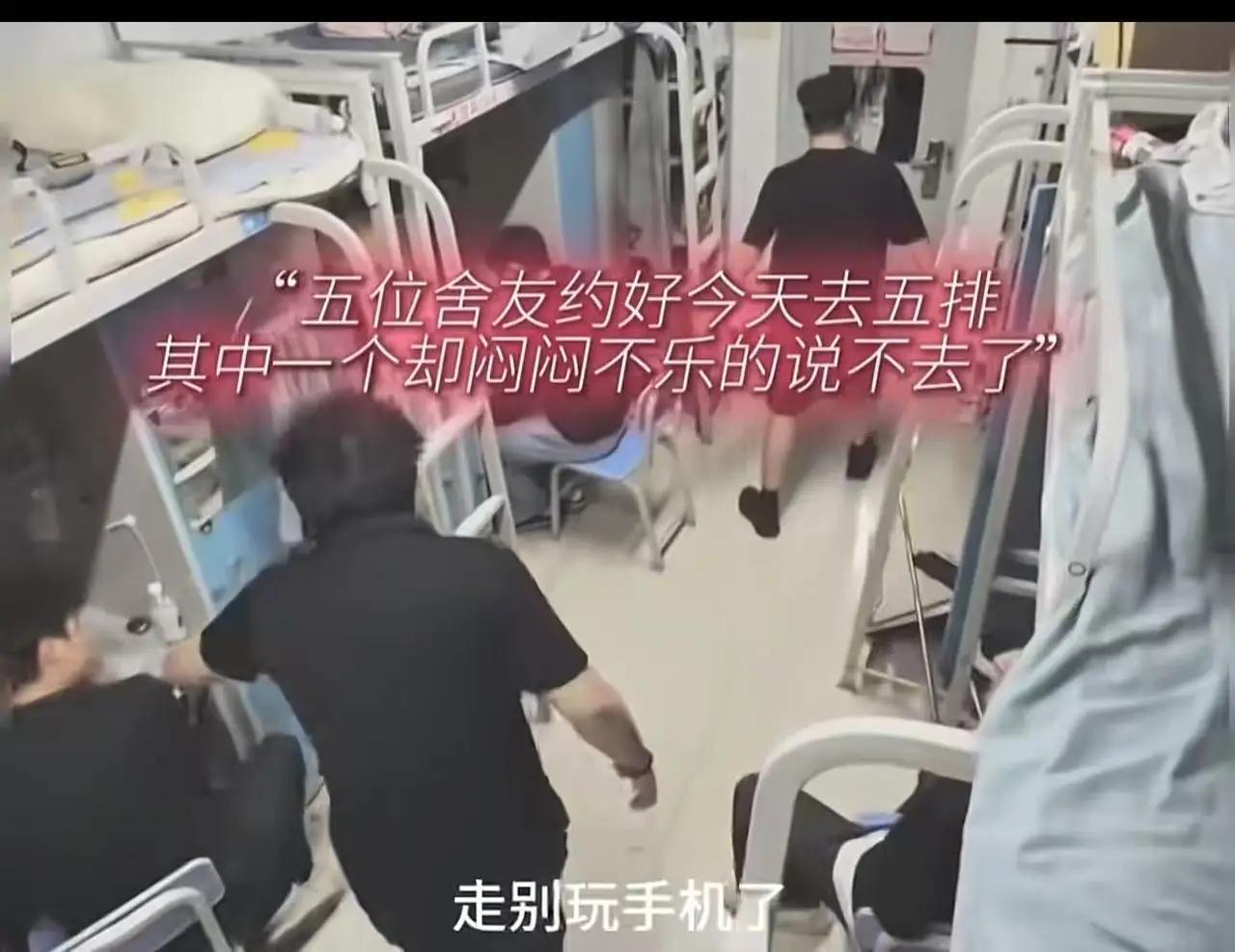 少年为母医药费发愁，舍友出手尽显少年情义。
（个人观点仅供参考，无任何不良引导）