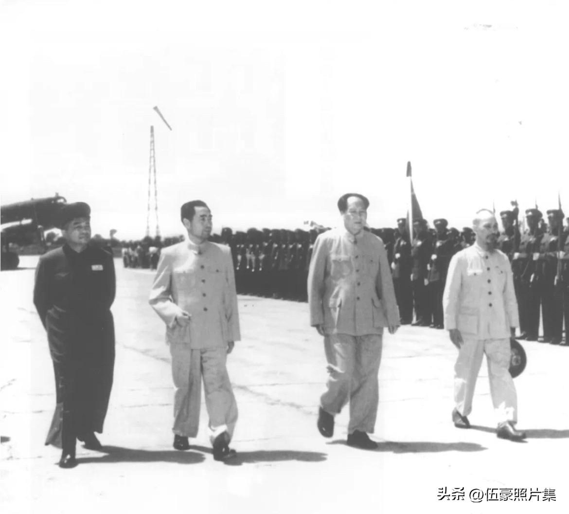【周总理历史上的今天——6月25日】
1955年6月25日，​毛泽东主席、朱德副