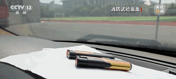 【天热了，车里别放这些东西！】近日，一网友将罐装发泡剂遗留在车内，车辆经太阳暴晒