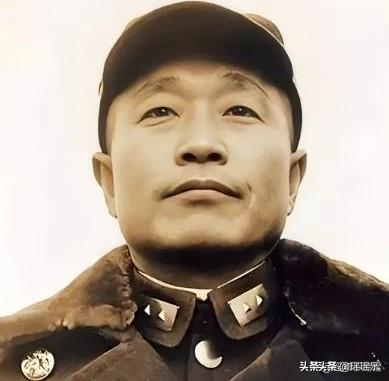 1948年冬，杜聿明部下擒获7名解放军，他随即签令：原地击毙！这关键时候，是一个