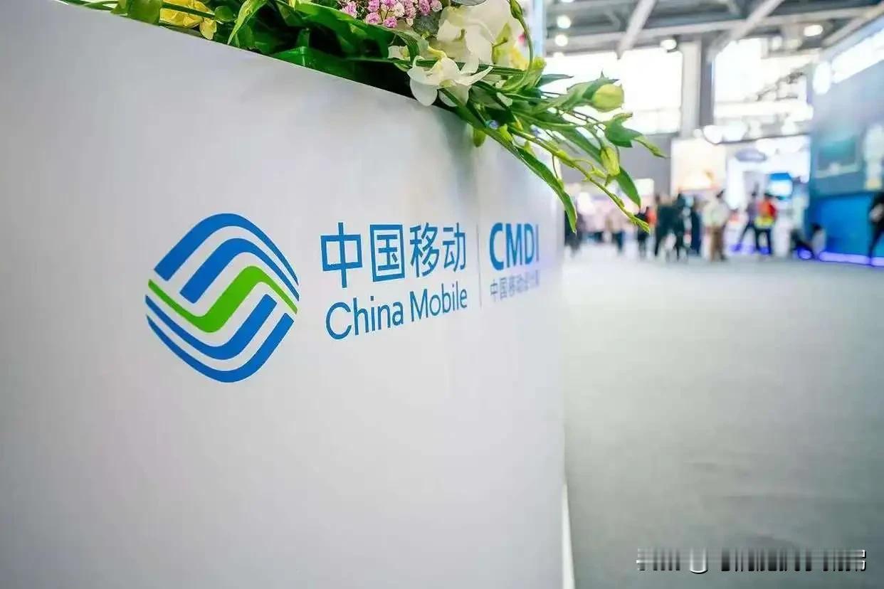 这就是赤裸裸的现实！
小米收入3659亿，净利润272亿;
京东收入11588亿