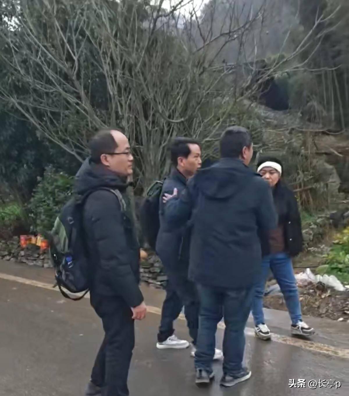 遵义女子在返程途中突发心梗去世
中山老板派亲弟弟来到贵州吊唁
据了解去世的女子今