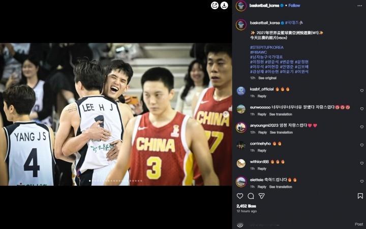 韩国篮协发庆祝照片：胡明轩&张镇麟表情落寞出现在封面当中。曝中国男篮输韩国后开会