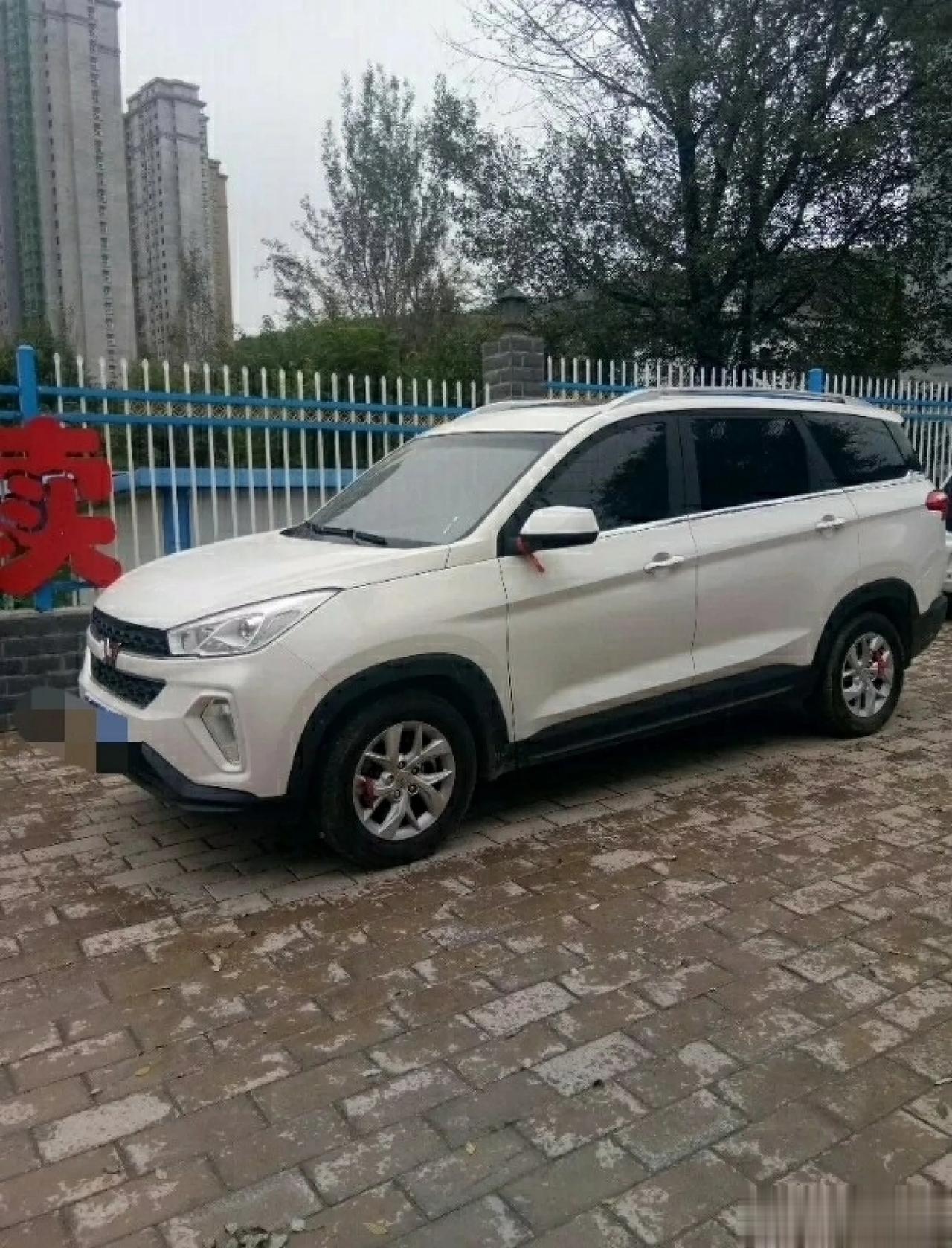 【车主：采用的是1.5升自然吸气发动机，车身有些大】
五菱宏光S3 2017款1