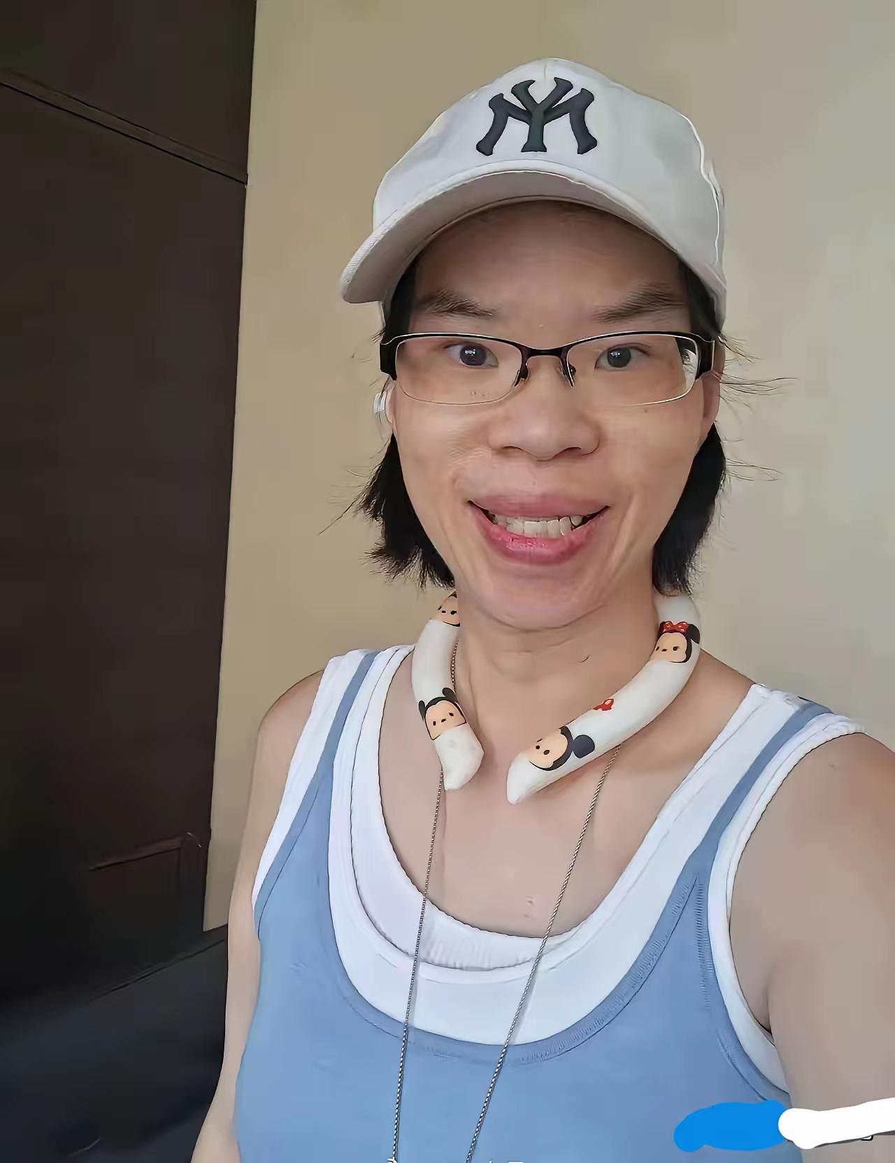 一觉醒来，被这个丑女霸屏。都说人贵有自知之明，🉑这货显然没有。在网上晒出自己的