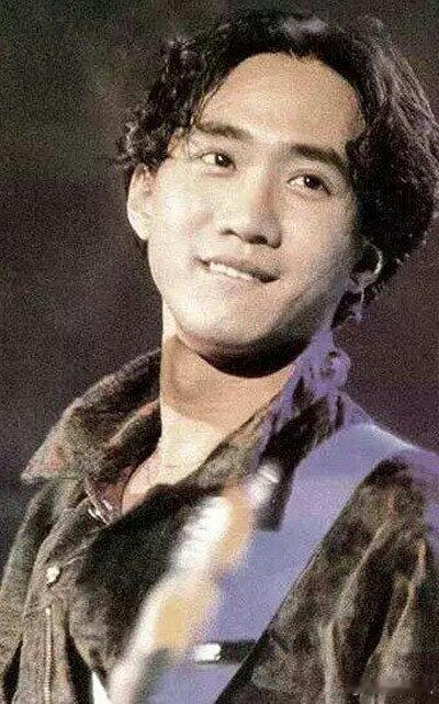 永远热爱，永远年轻，黄家驹生日快乐！[haha][心] ​ ​​​