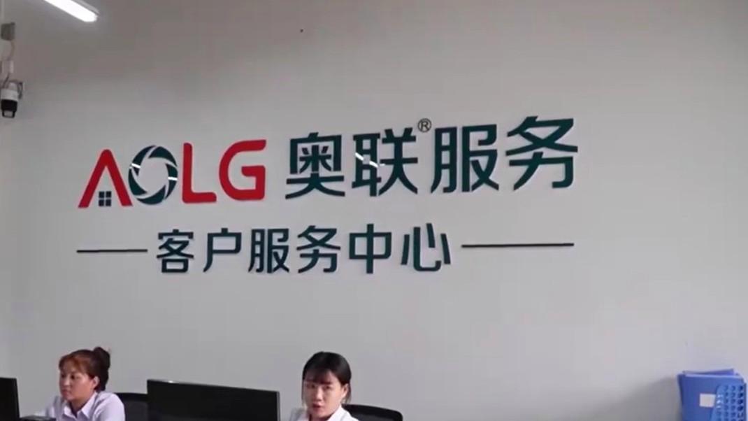 刷到个帖子，心里挺不是滋味的。
一位罗女士说，自己怀孕之后，工资从8000一下子
