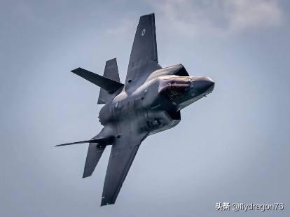 ✈️  🇺🇸 🇬🇧 英国海军接收首批F-35B战斗机

英国国防部3月2