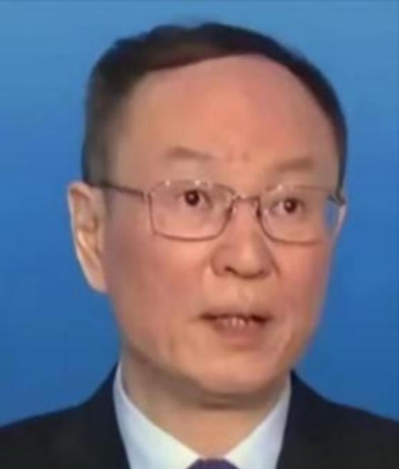专家曾说月入3000已经进入中等收入， 白岩松曾反问专家：如果月入3000就算中