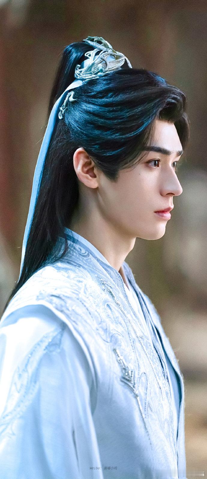 龚俊去年今日杀青藏头诗原来龚俊早有准备！五年的今天正是杀青时候，这个藏头诗一下子