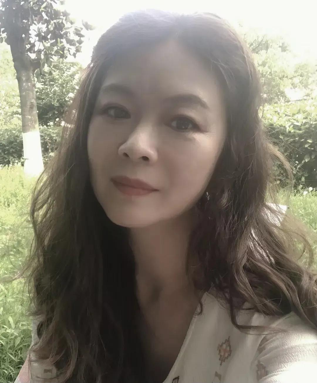 我的婚姻寻觅条件如下：

第一:对方必须爱我宠我，因为我是小女人，你爱我一分，我