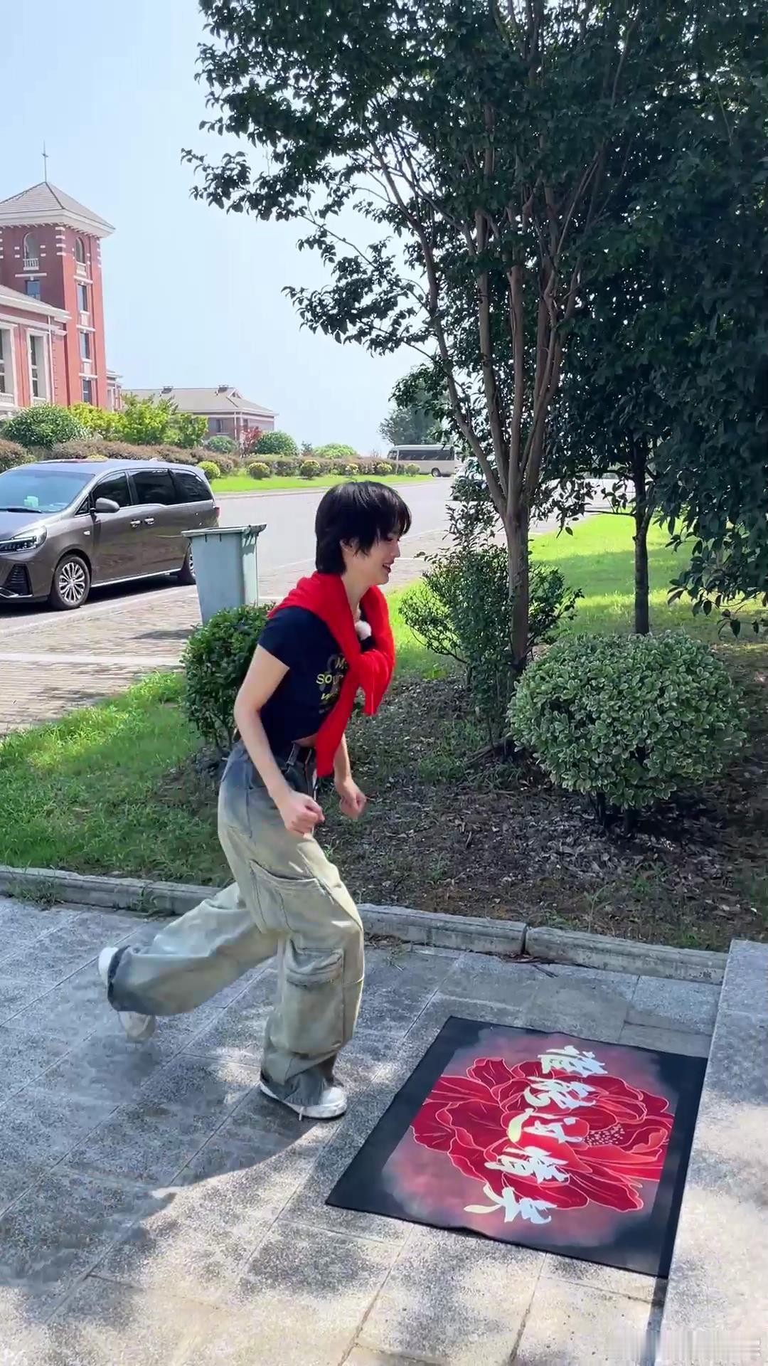 #姚安娜水灵灵的马甲线 ##姚安娜马甲线好绝# 姚安娜的马甲线如同一朵盛开的鲜花