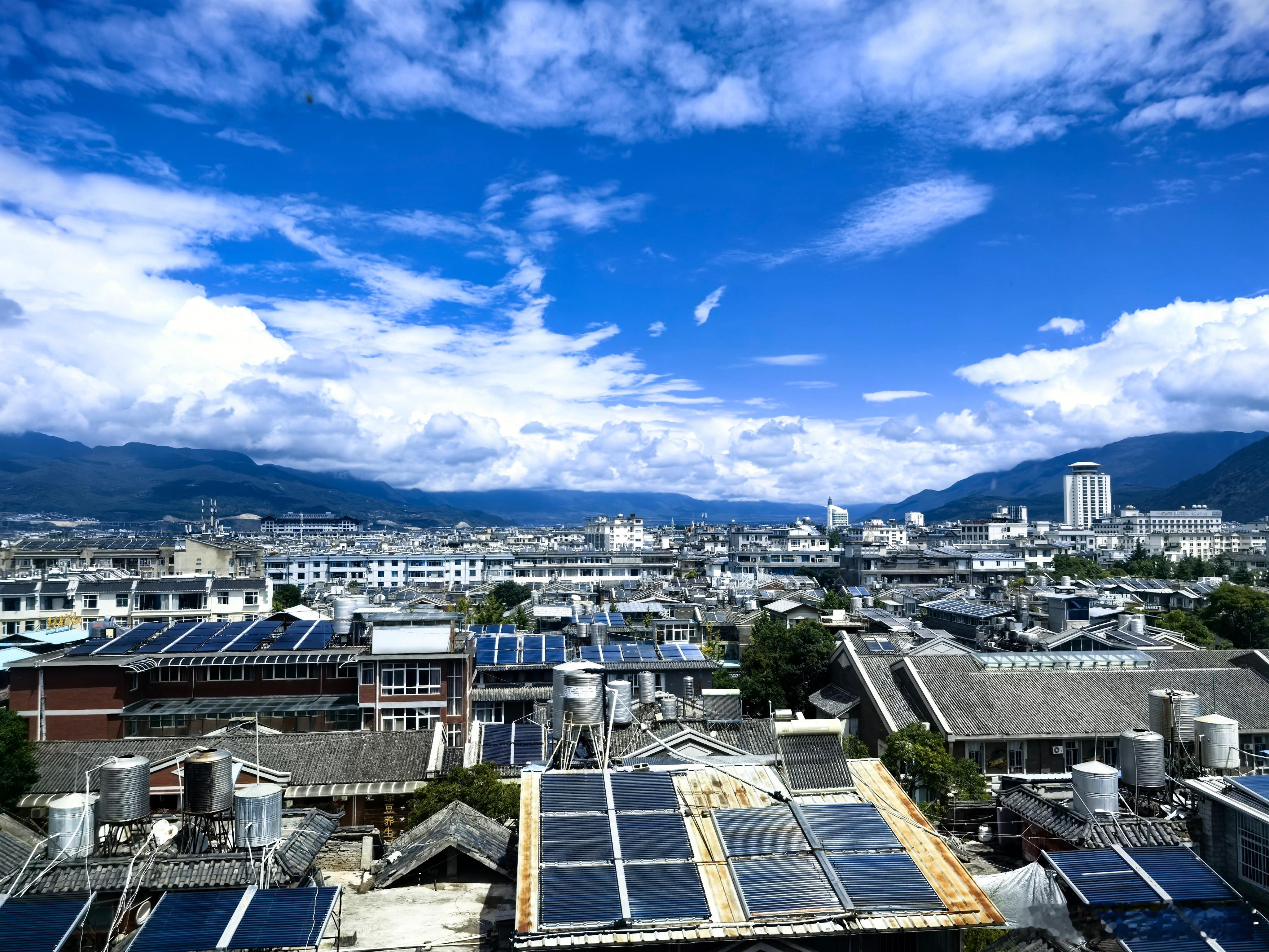 又来丽江出差了这秋高气爽的天可比上海的鬼天气好多了  ​​​