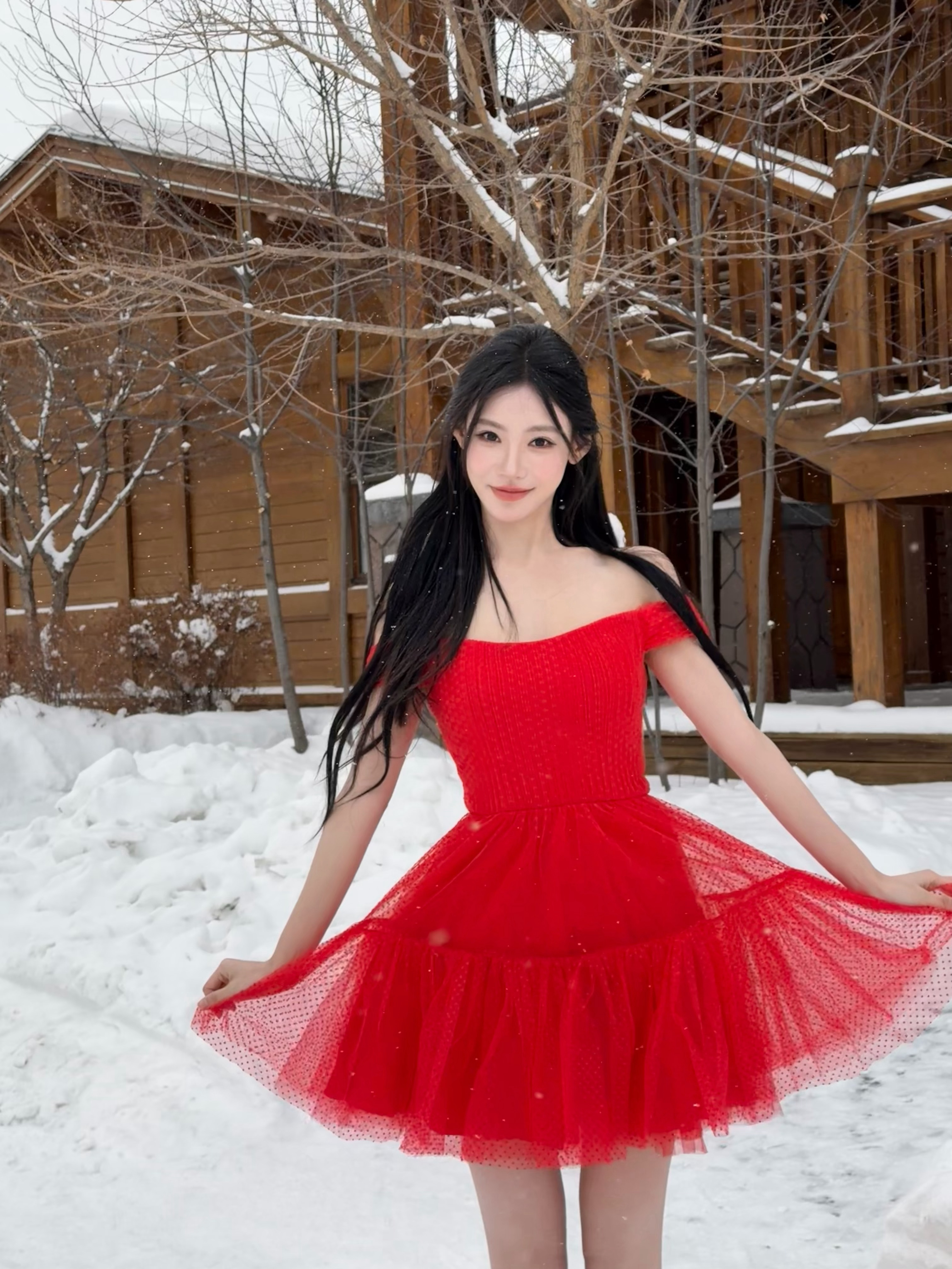 明媚的又何止是红色王新迪